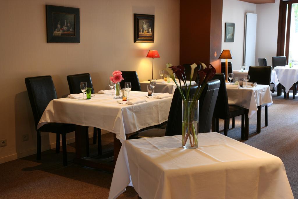 Les Cigognes Hotel Abreschviller Buitenkant foto