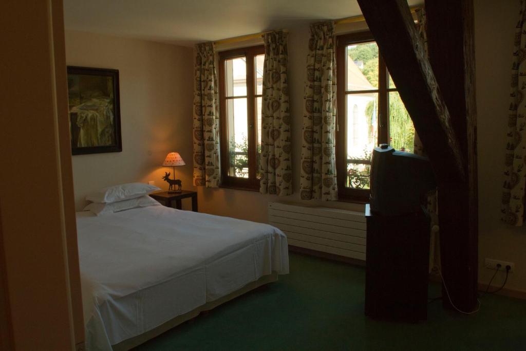 Les Cigognes Hotel Abreschviller Buitenkant foto