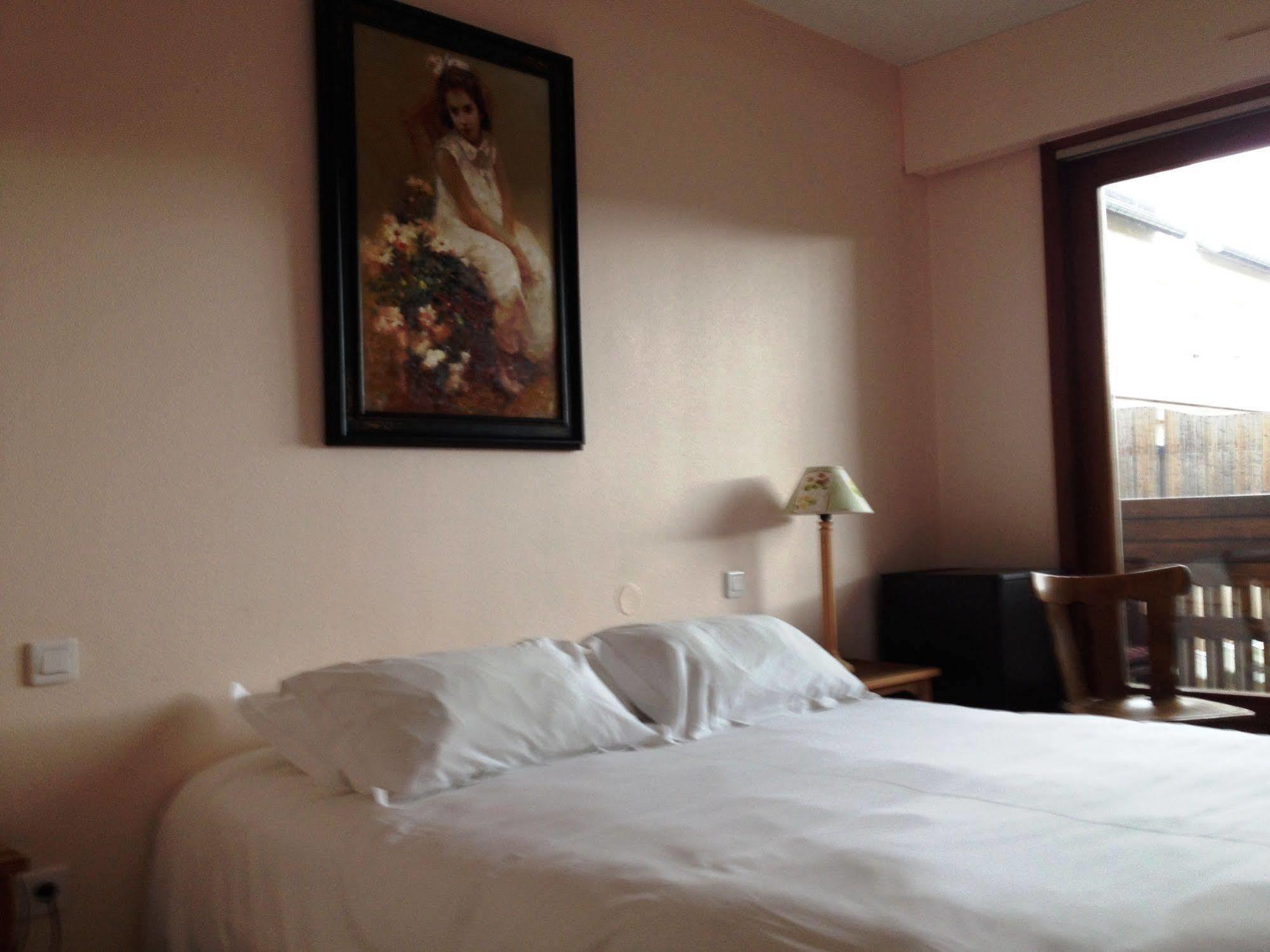 Les Cigognes Hotel Abreschviller Buitenkant foto