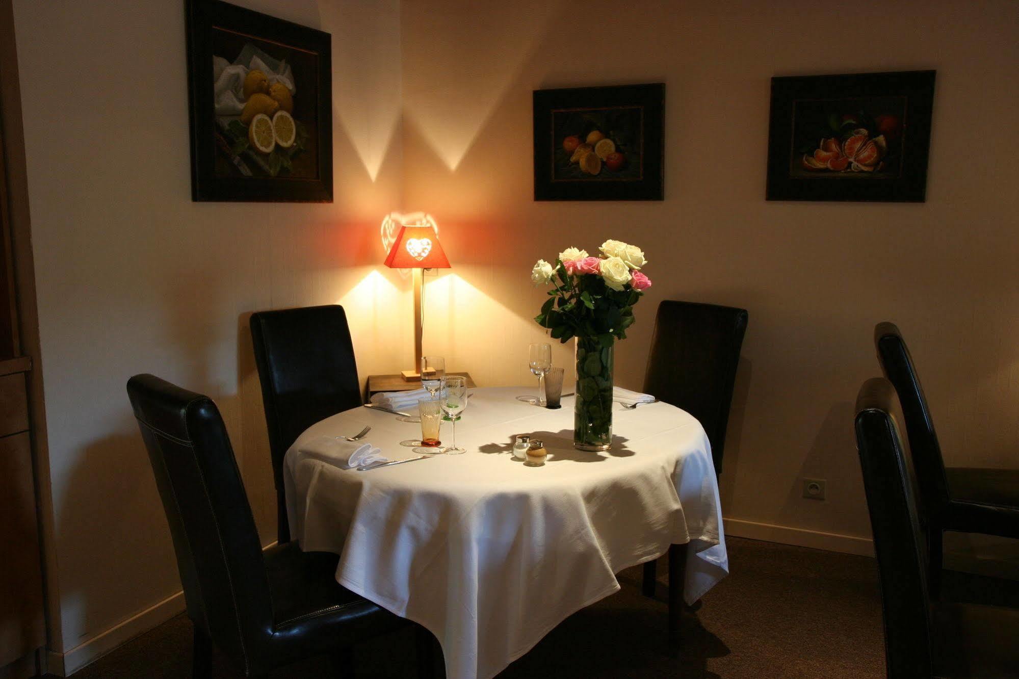 Les Cigognes Hotel Abreschviller Buitenkant foto